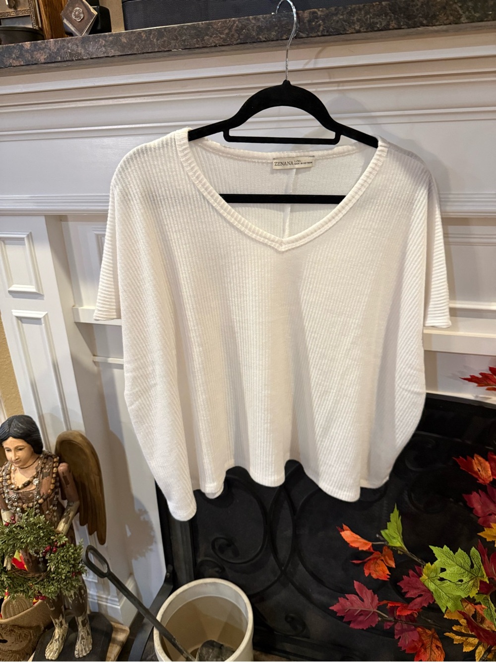 Zenana Outfitters White V-Neck Ribbed Short Sleeve Tee
